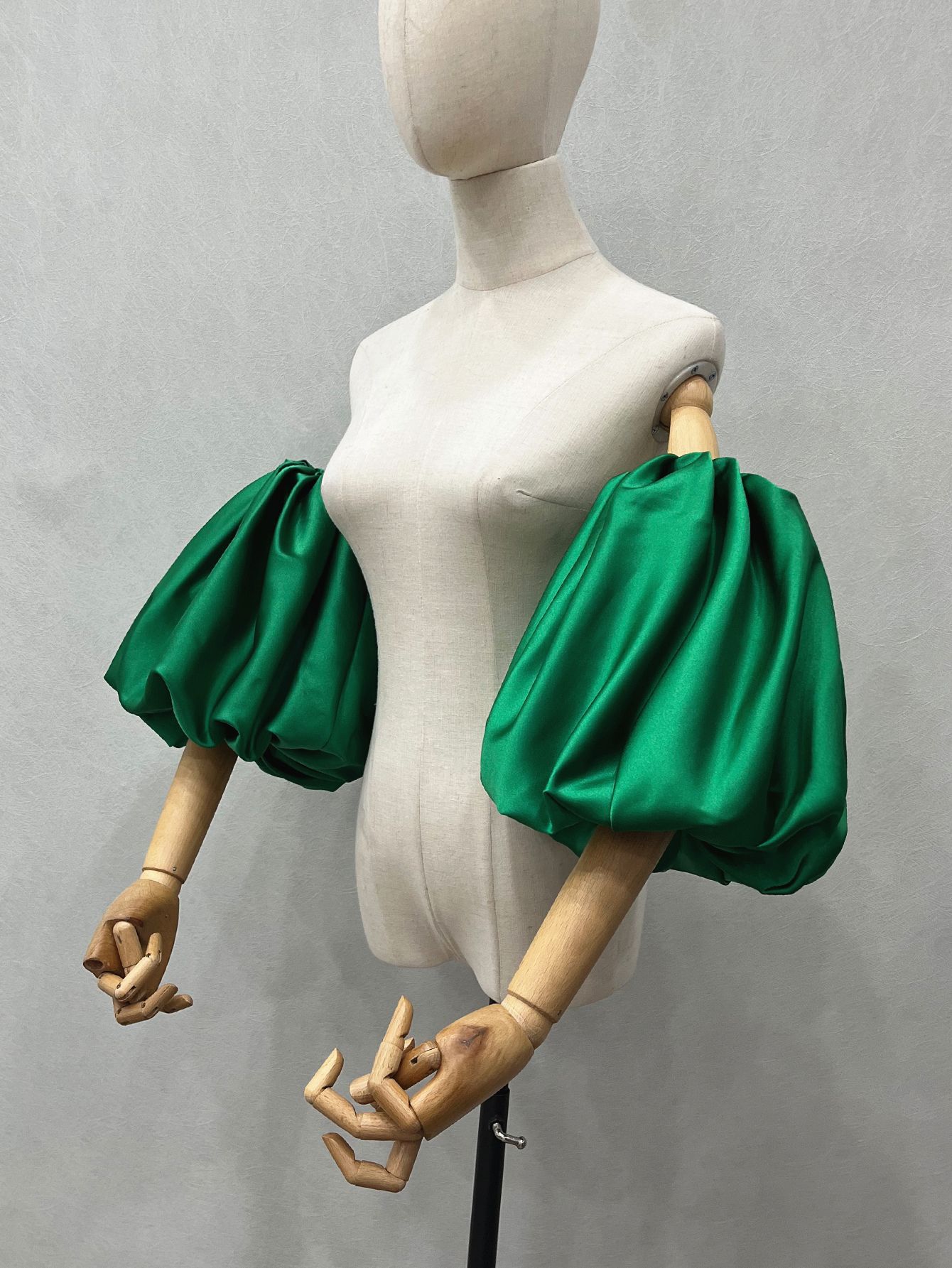 Women's Elegant Designer Puff  - Vintage Fashion Photography 评论和价格