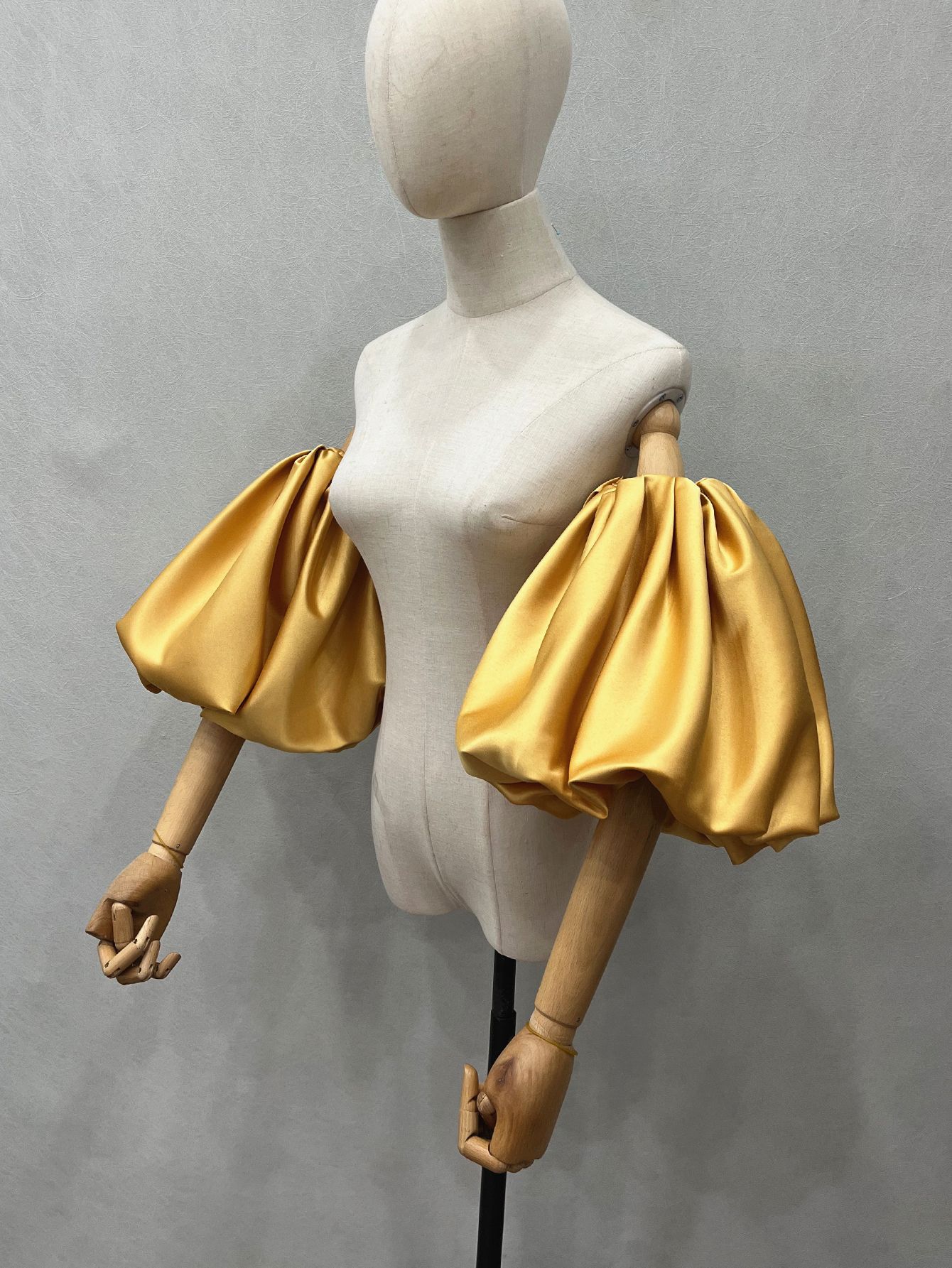 Women's Elegant Designer Puff  - Vintage Fashion Photography 评论和价格