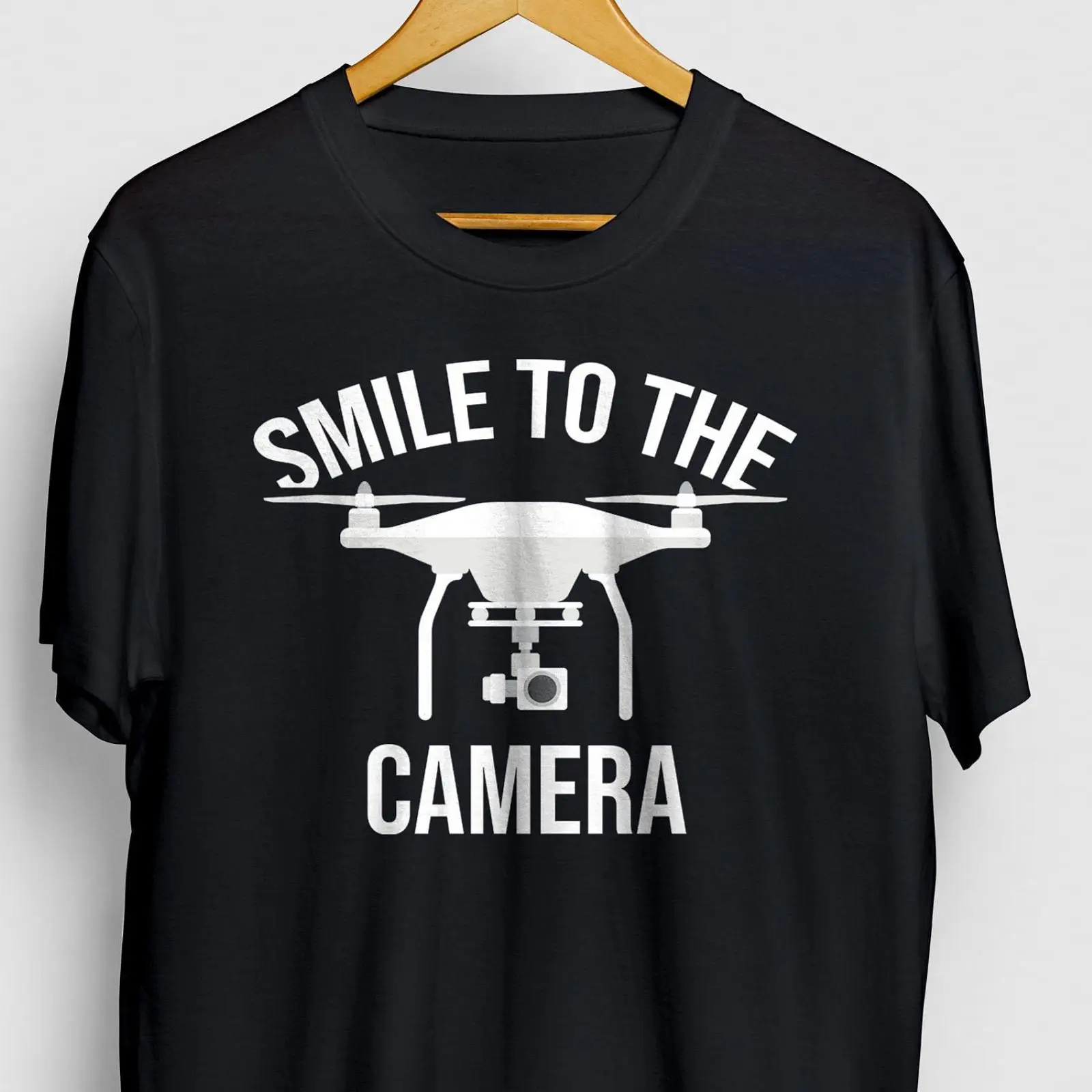 Smile To The Camera Drone Pilo - Vintage Fashion Photography 评论和价格