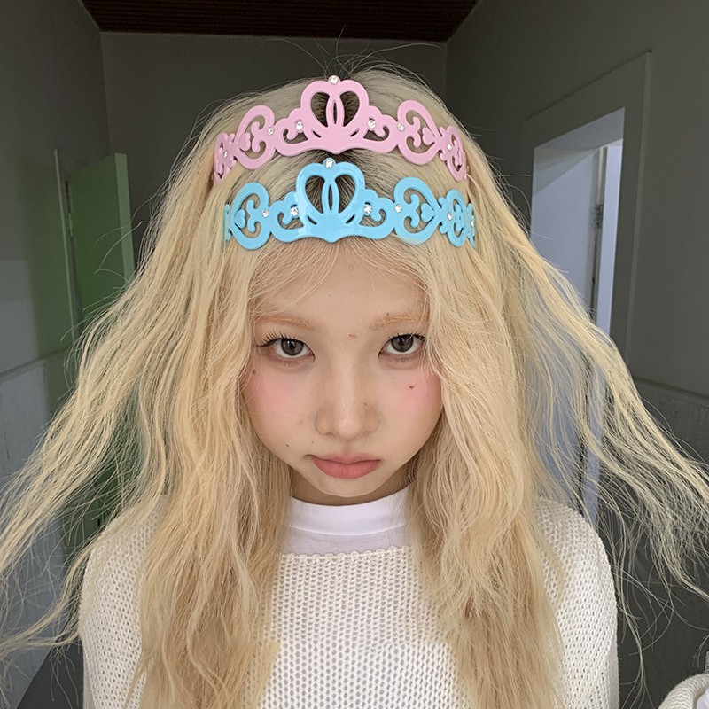 Y2K Vintage Millennium Crown S - Vintage Fashion Photography 评论和价格