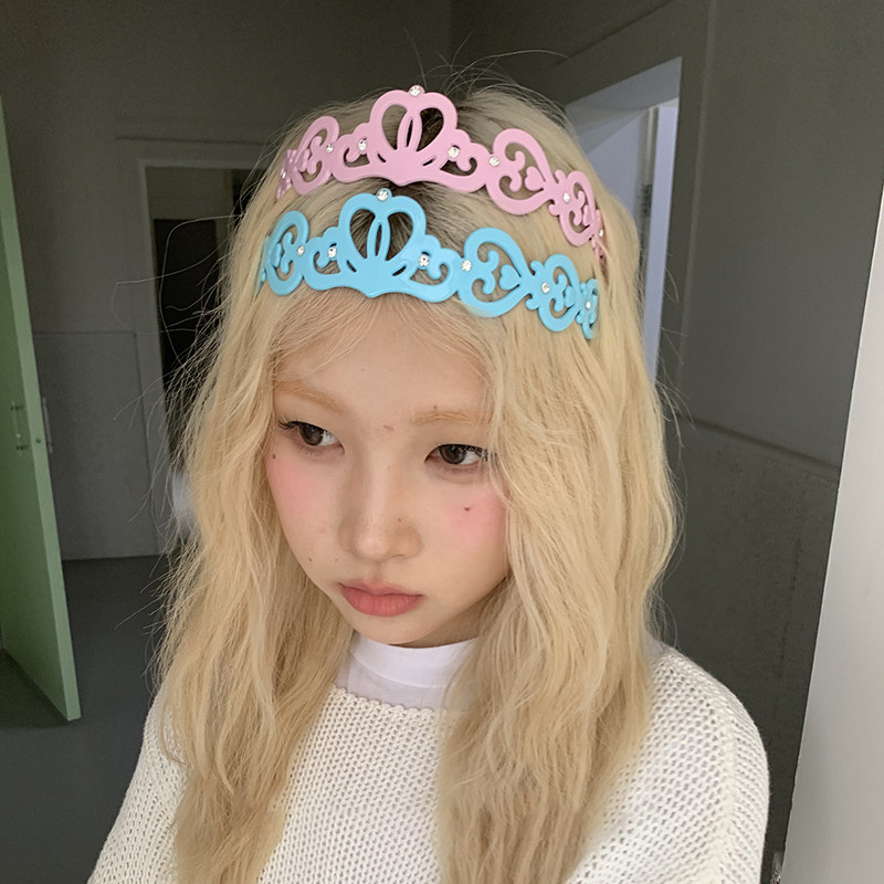 Y2K Vintage Millennium Crown S - Vintage Fashion Photography 评论和价格