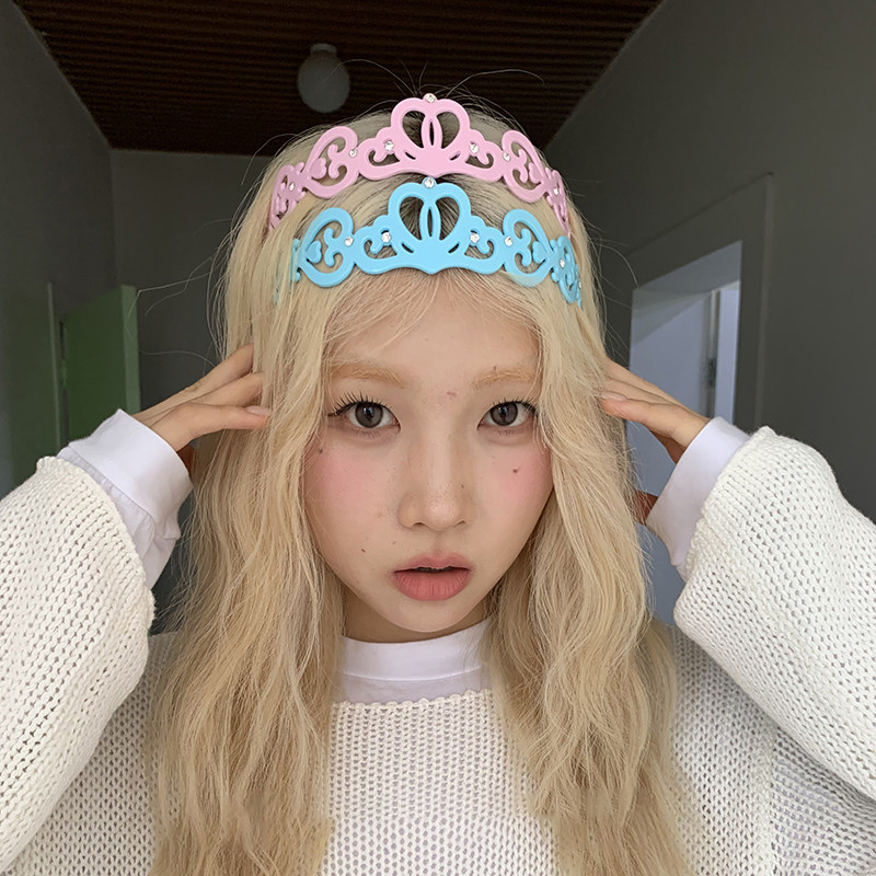Y2K Vintage Millennium Crown S - Vintage Fashion Photography 评论和价格